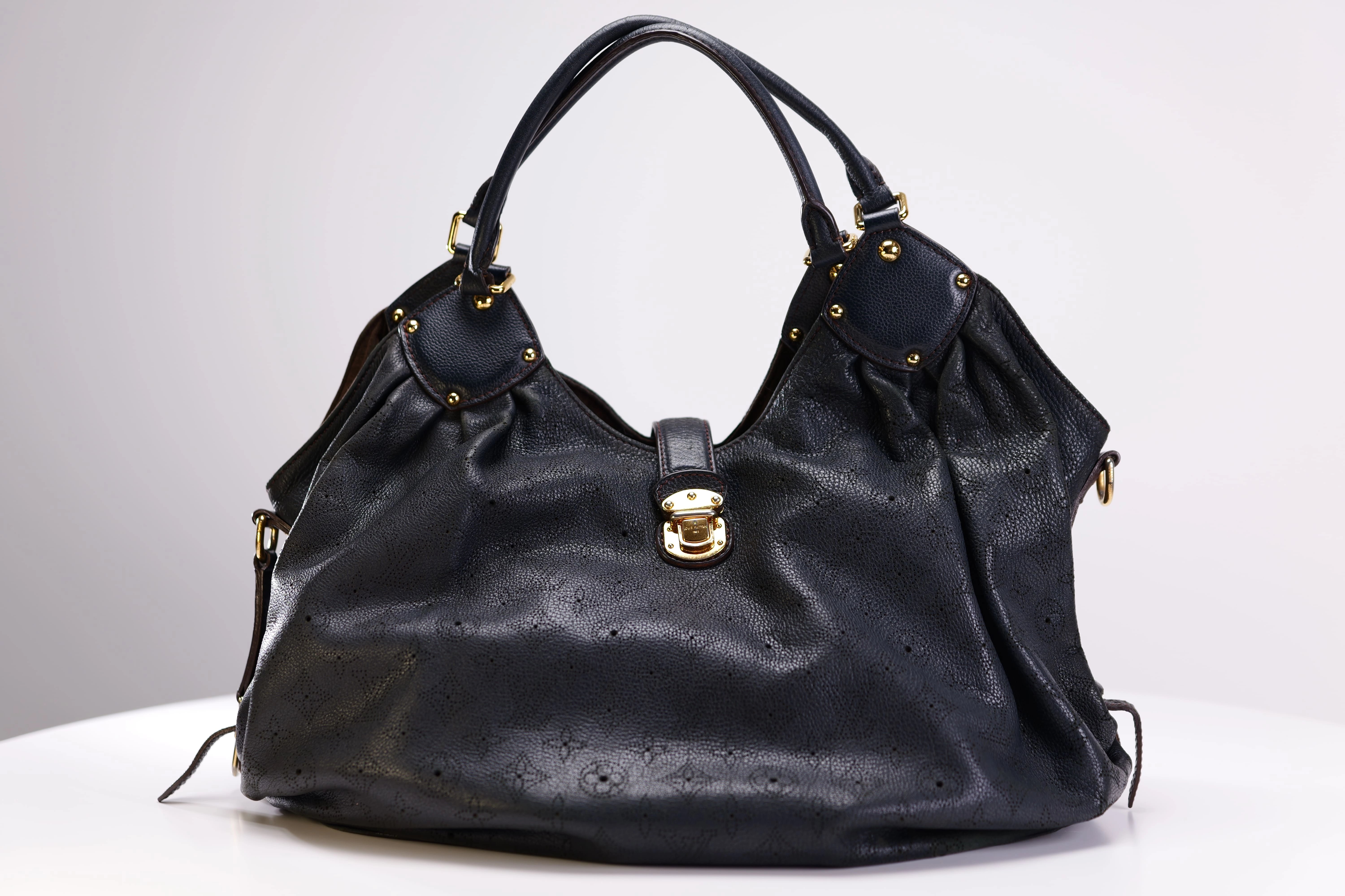 T        LV    Monogram Mahina XL手提包